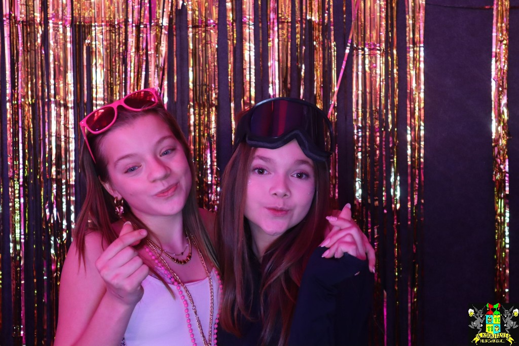 ../Images/Jeugd Opwarmbal Photobooth 256.jpg